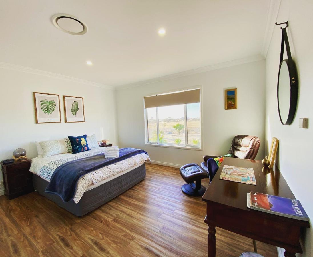 The Mains Guest House 2 Bedroom Farm Stay Corrigin Bagian luar foto