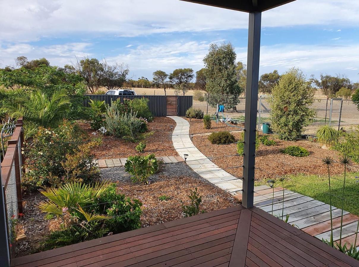 The Mains Guest House 2 Bedroom Farm Stay Corrigin Bagian luar foto